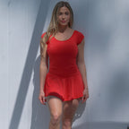 Vestido corto rojo con minicorte incorporado - Rojo